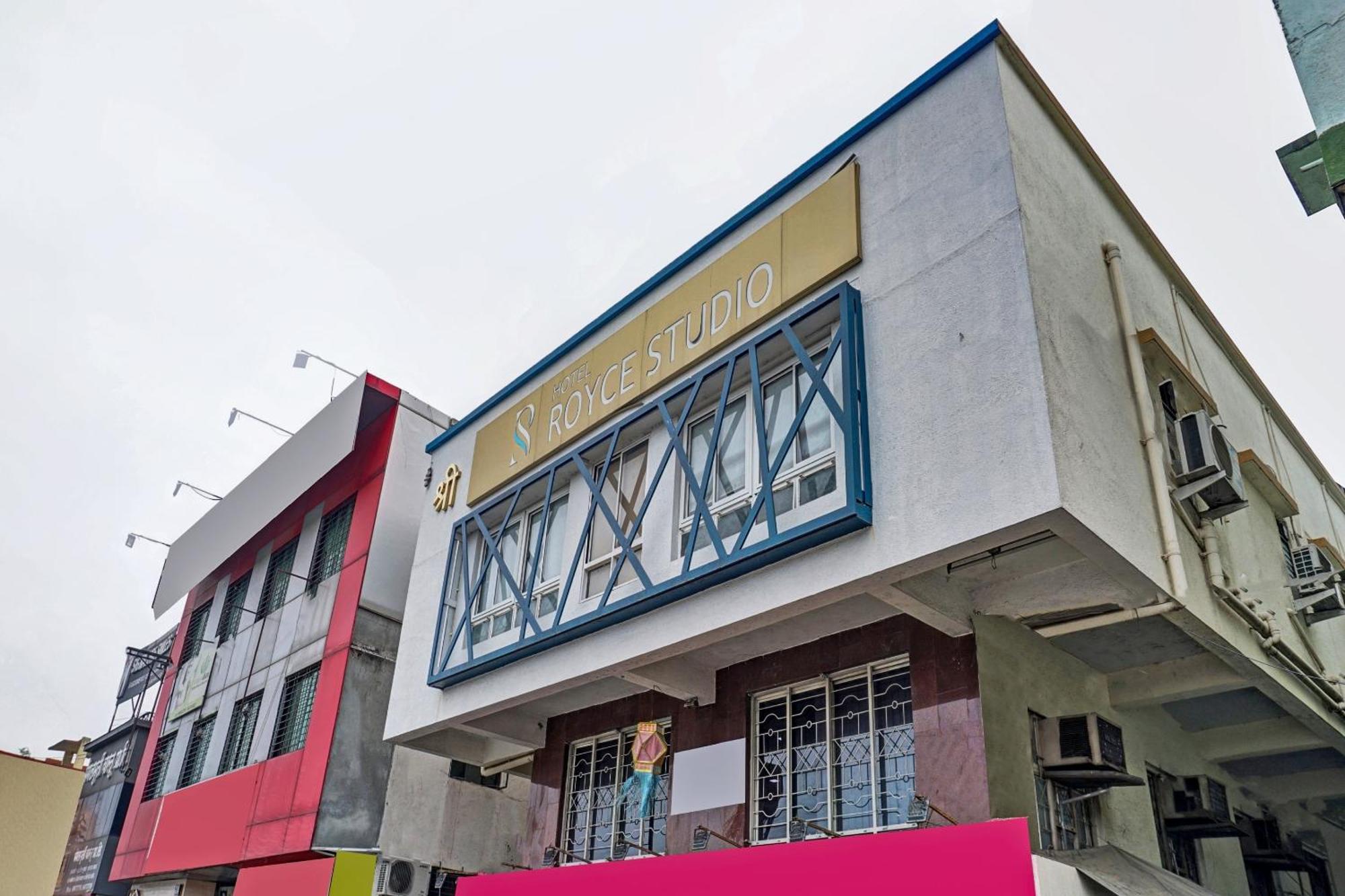 Collection O Royce Studios Near Pune Airport Bagian luar foto