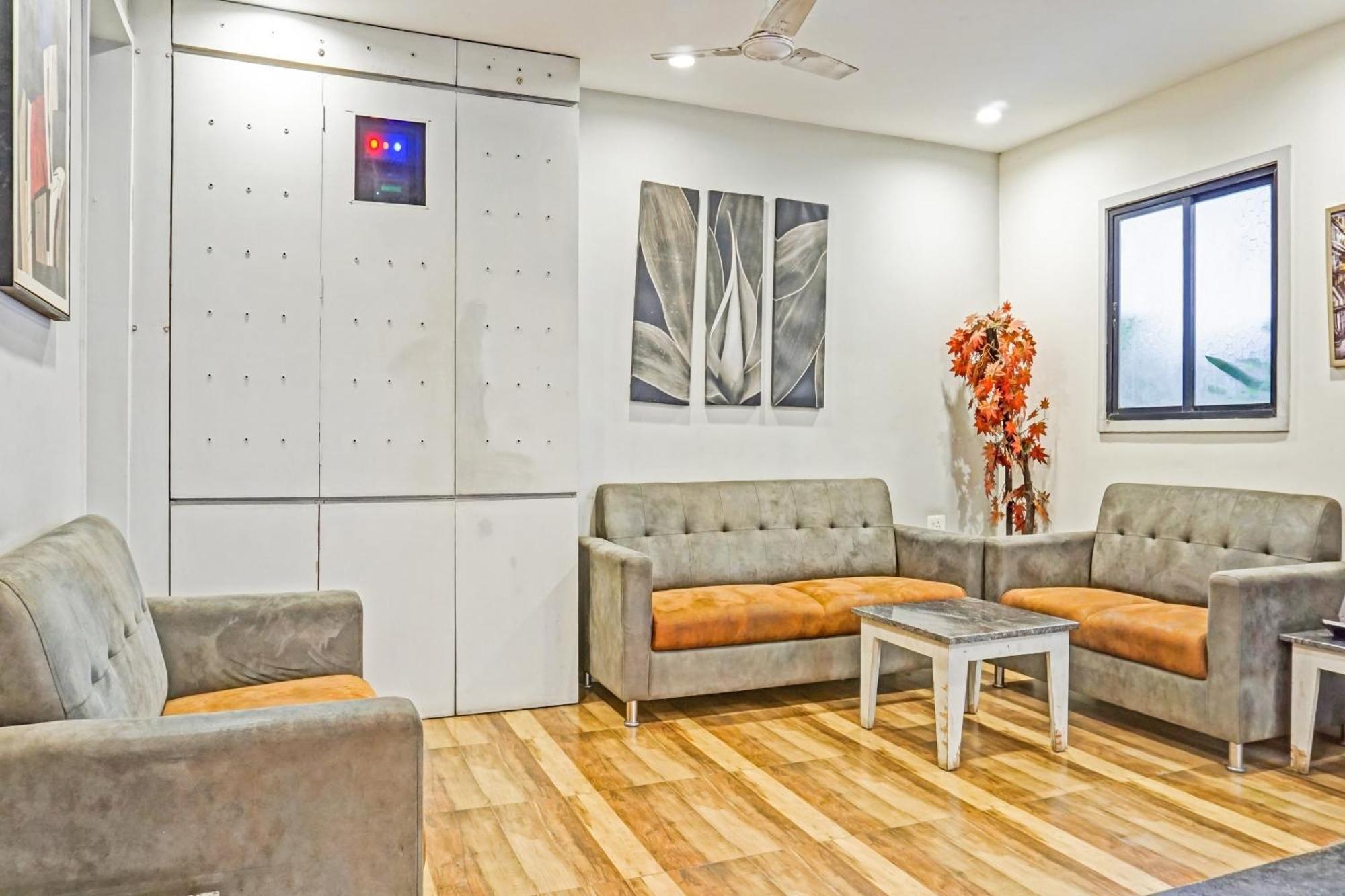 Collection O Royce Studios Near Pune Airport Bagian luar foto